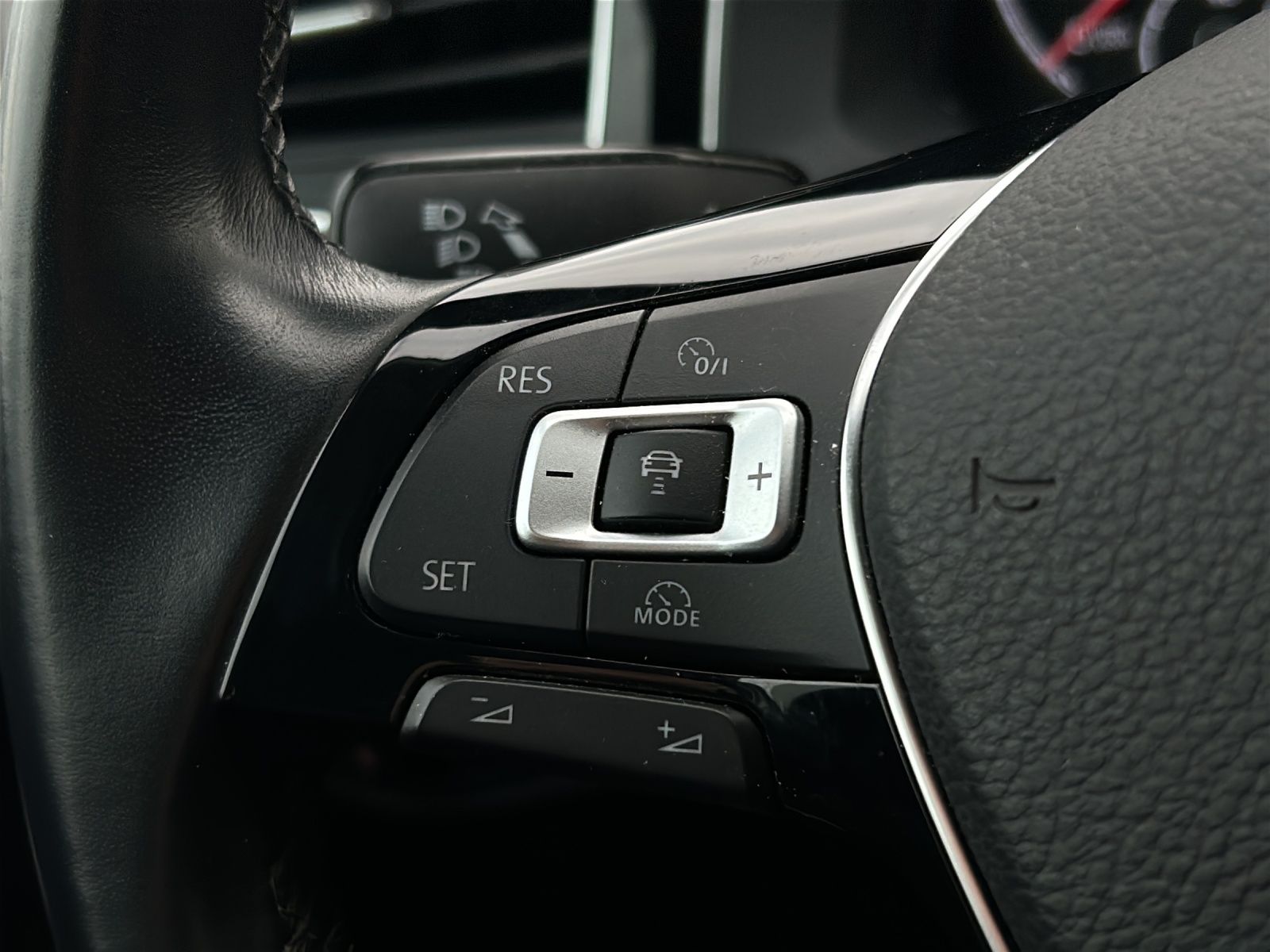 Fahrzeugabbildung Volkswagen Polo TSI Active LED Climatronic ACC PDC SH LM