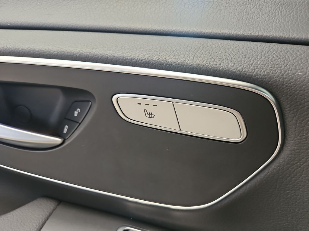 Fahrzeugabbildung Mercedes-Benz EQV 300 Lang 7 Sitze Sound 360° EASY-PACK Lenkas
