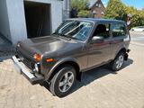 Lada 4x4  / Lada Taiga 4x4 Luxus - : Geländewagen, Luxus