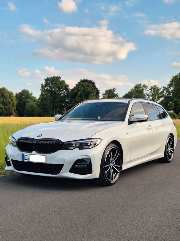 Image of BMW 330