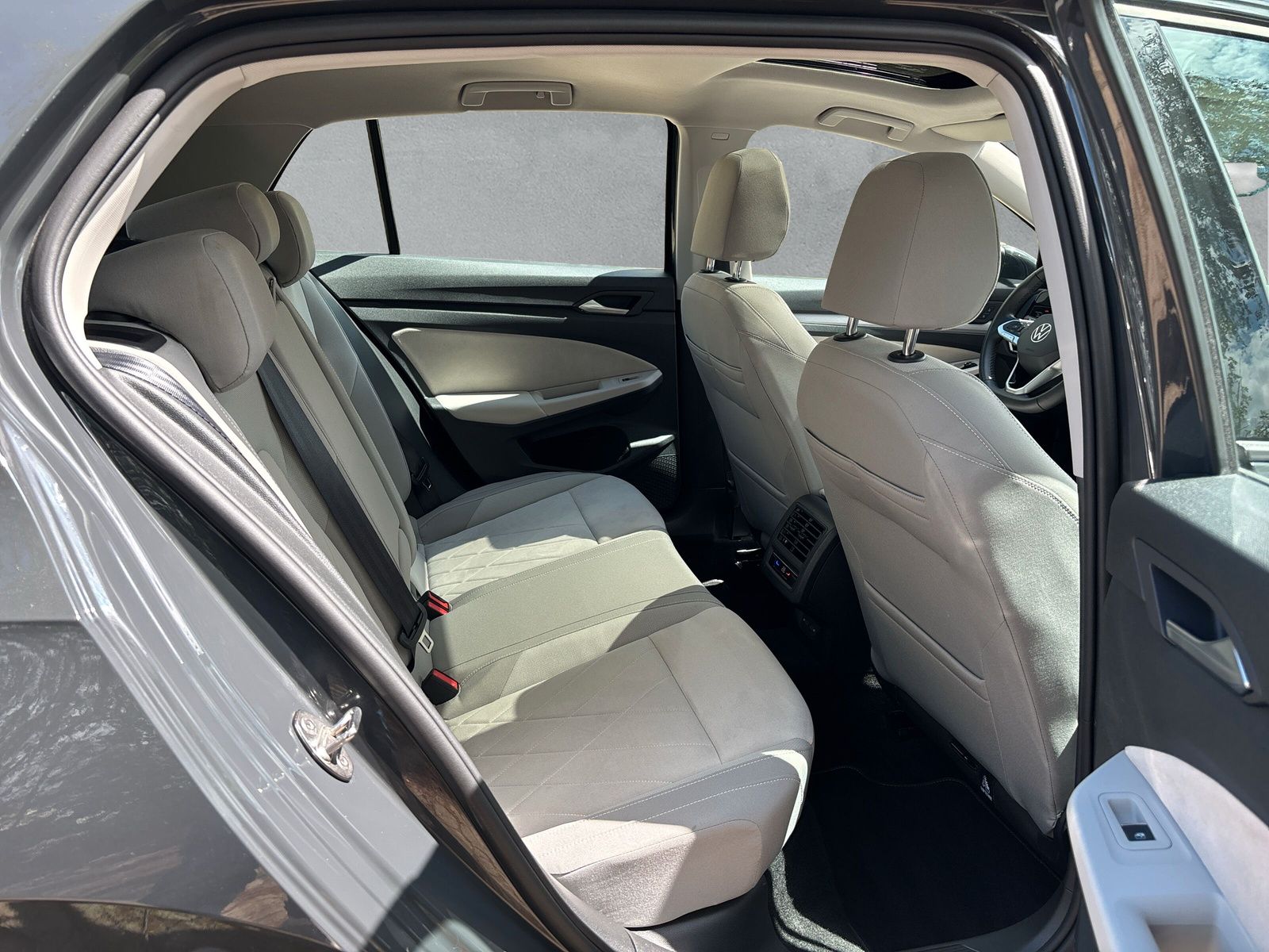 Fahrzeugabbildung Volkswagen Golf Variant 2.0 TDI Life AHK Pano Kamera Keyles