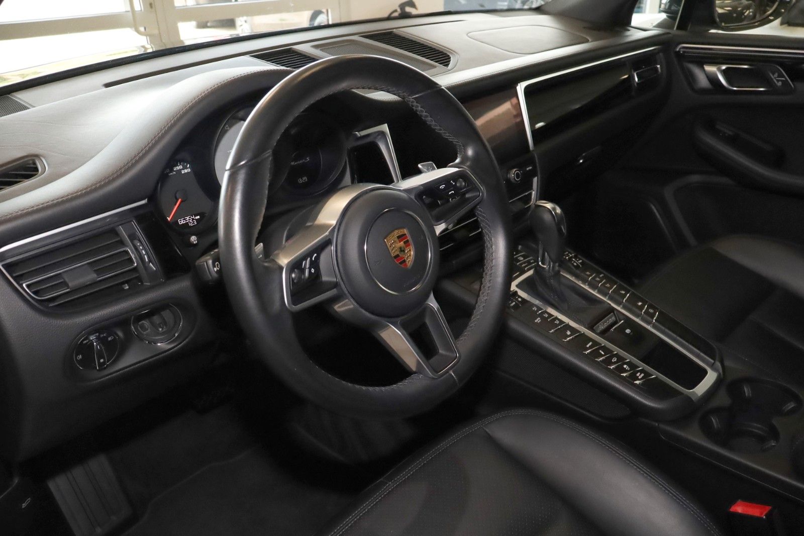 Fahrzeugabbildung Porsche Macan S Panorama, Luftfederung, ACC, APPROVED