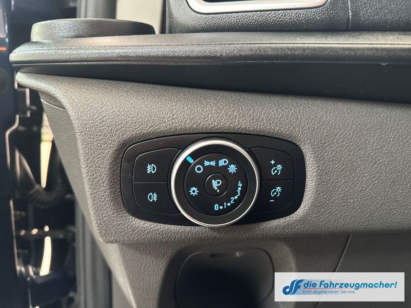 Fahrzeugabbildung Ford Transit Custom Kasten 320 L2H2 Limited StandHZG