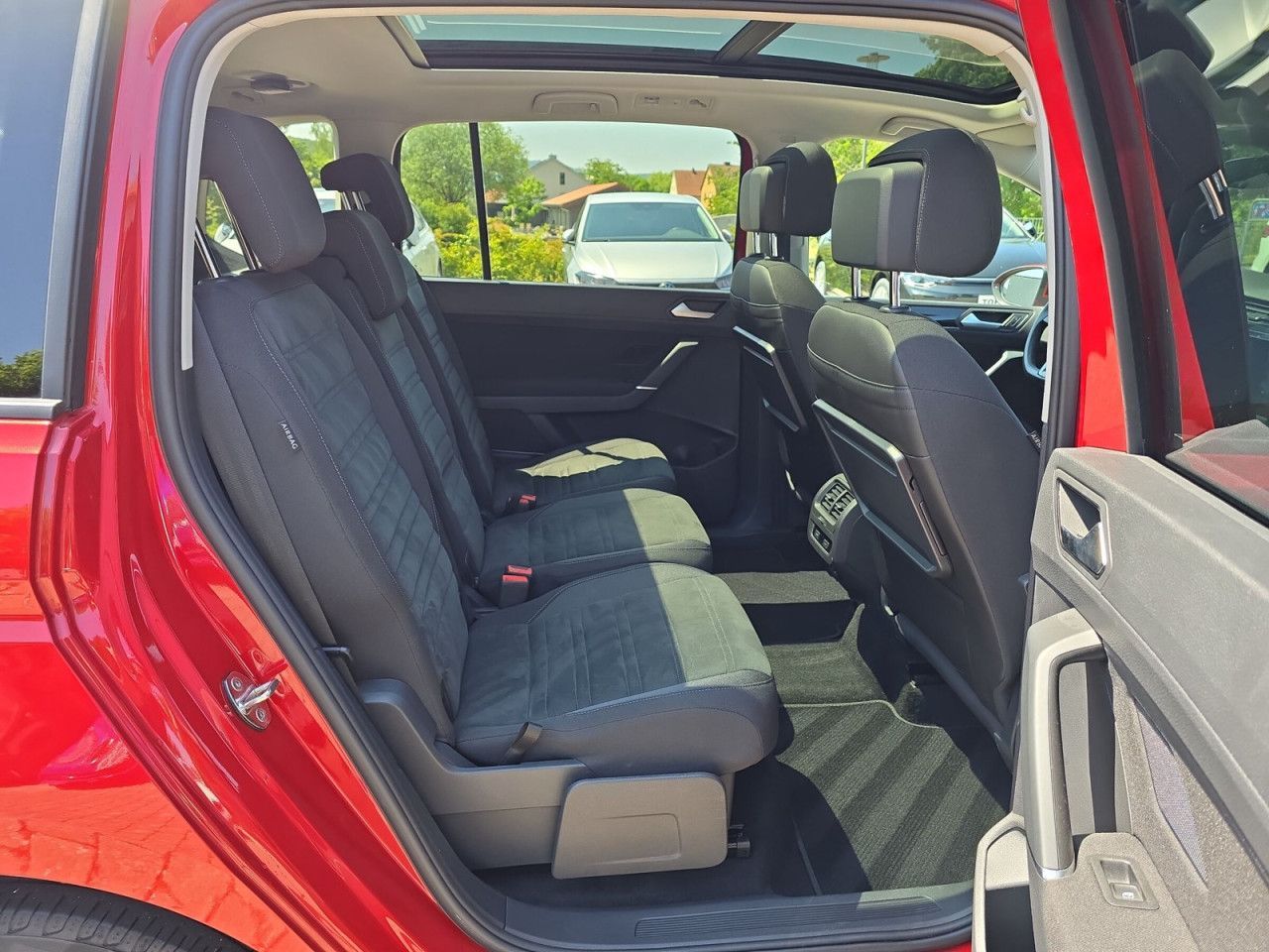 Fahrzeugabbildung Volkswagen Touran Comfortline 2.0 DT110 TDID7F, AHK, SD