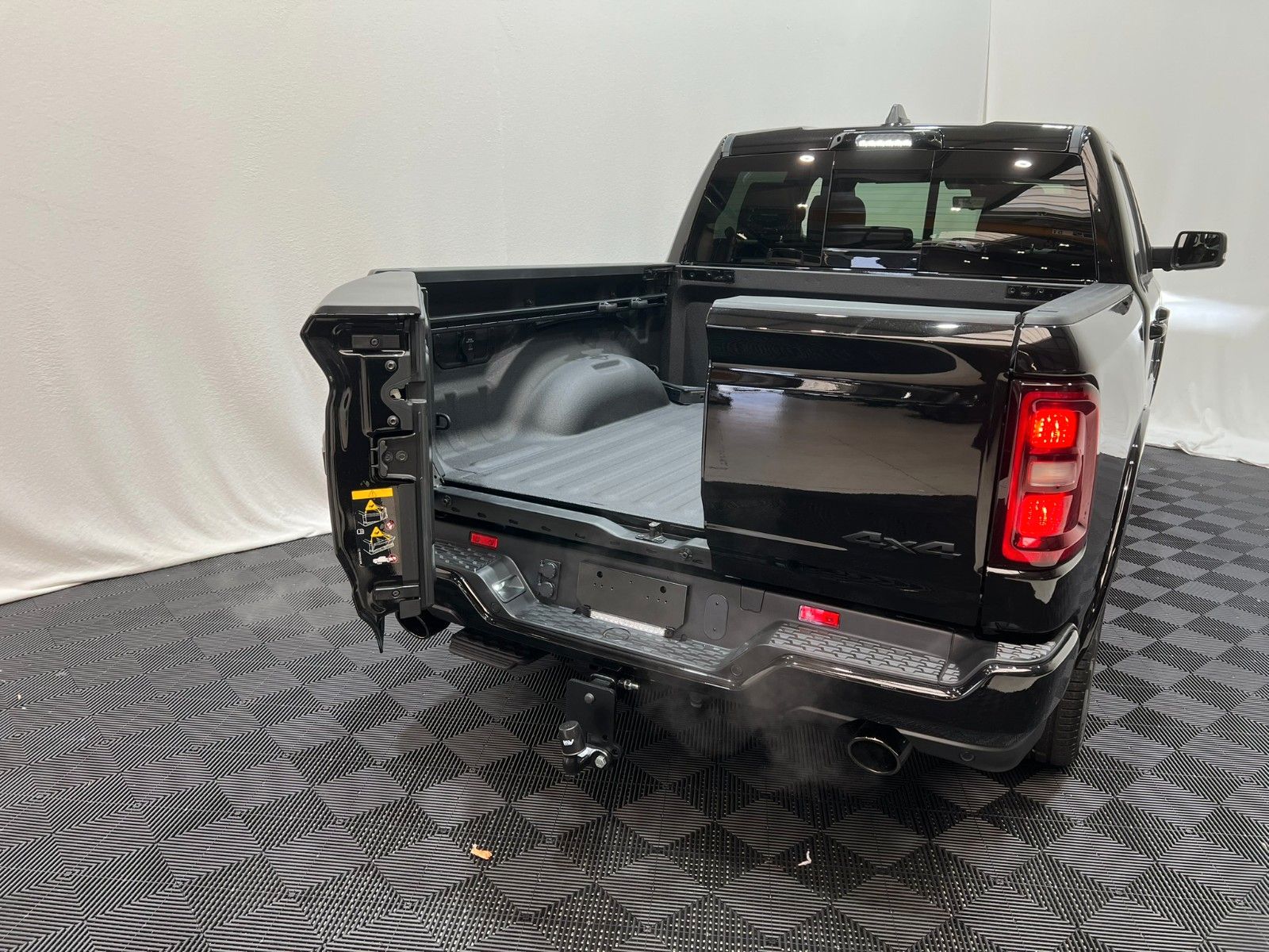 Fahrzeugabbildung Dodge RAM 1500 Laramie Night Premium, LUFT/MFT*AKTION*