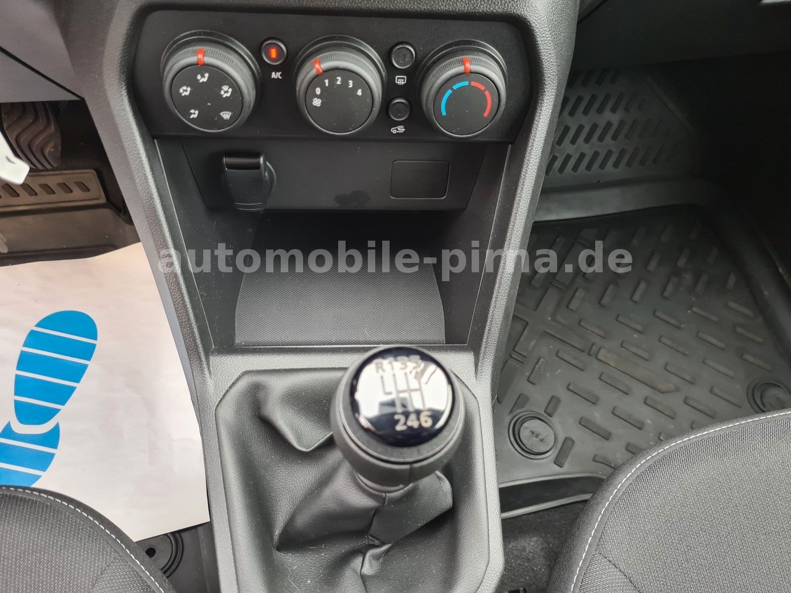 Sandero III Stepway Essential TCe 90 +AC/LED