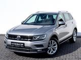 Volkswagen Tiguan Highline 2.0 TDI DSG 4Motion /ACC/CAM/AHK - mit Diesel-Antrieb: Allradantrieb, Geländewagen
