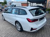 BMW 320 Baureihe 3 Touring 320 d xDrive Advantage - BMW 3er Reihe: Automatik