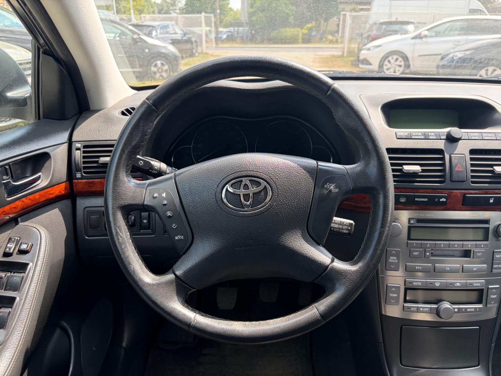 Toyota Avensis 2004 — photo 17