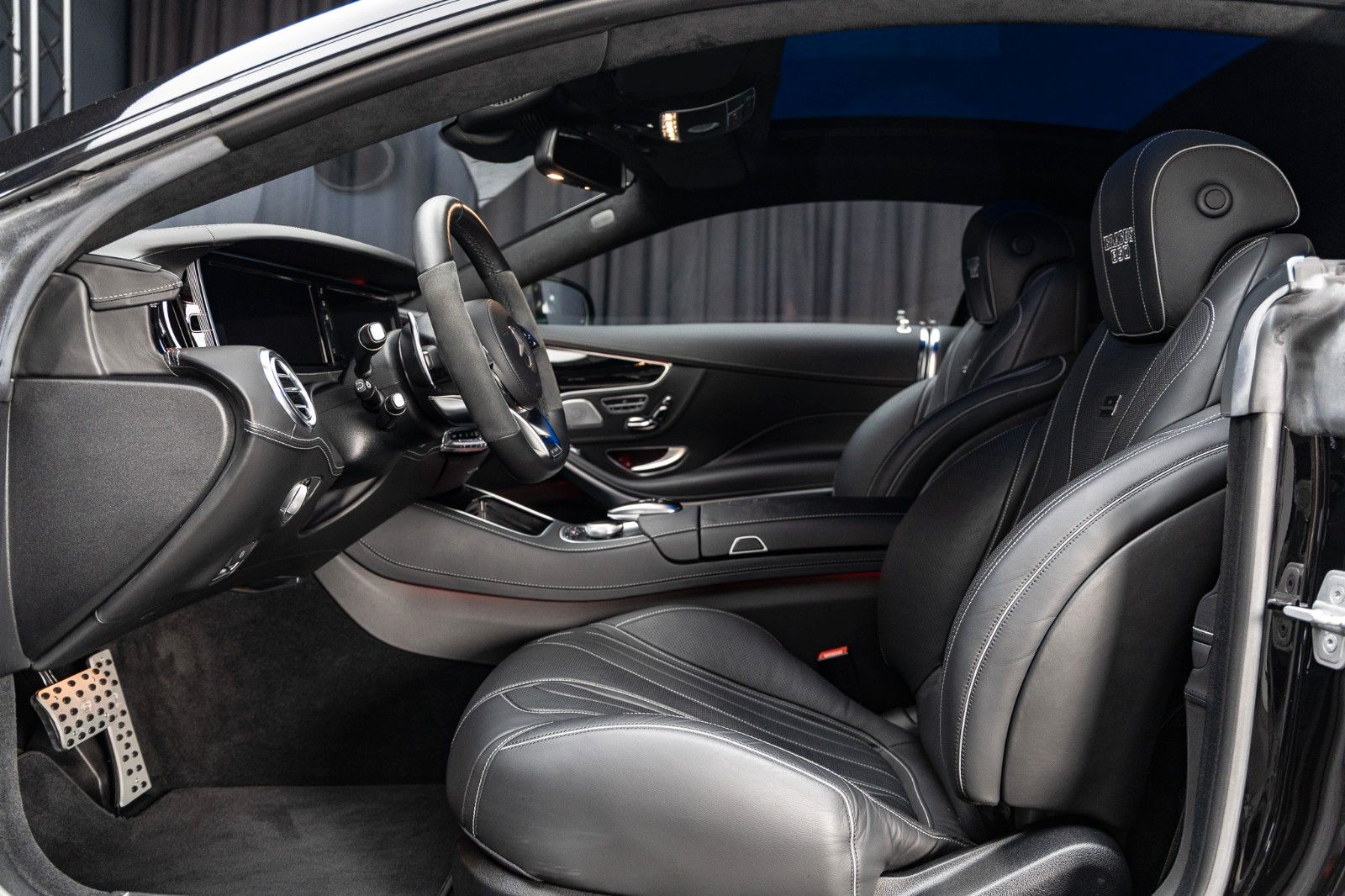 Fahrzeugabbildung Mercedes-Benz BRABUS 850 Coupé C217 + 850 PS + 15.255 km