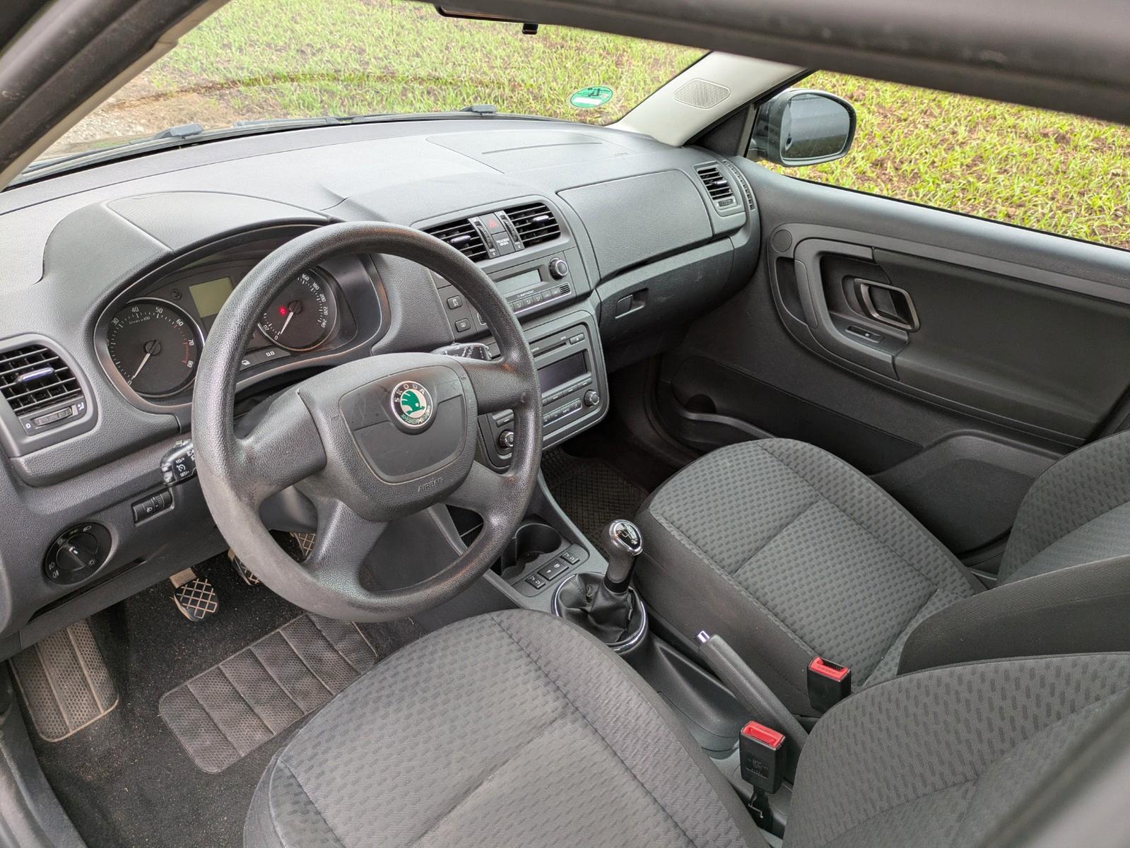 Skoda Fabia 2011 — photo 8