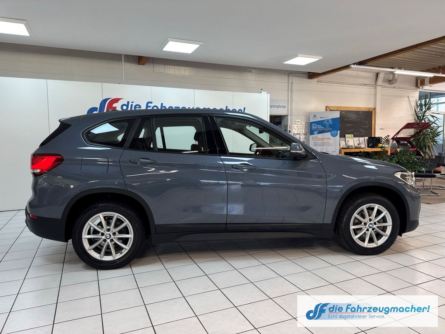 Fahrzeugabbildung BMW X1 sDrive 18 i Advantage Sound Sportsi. LED el.H