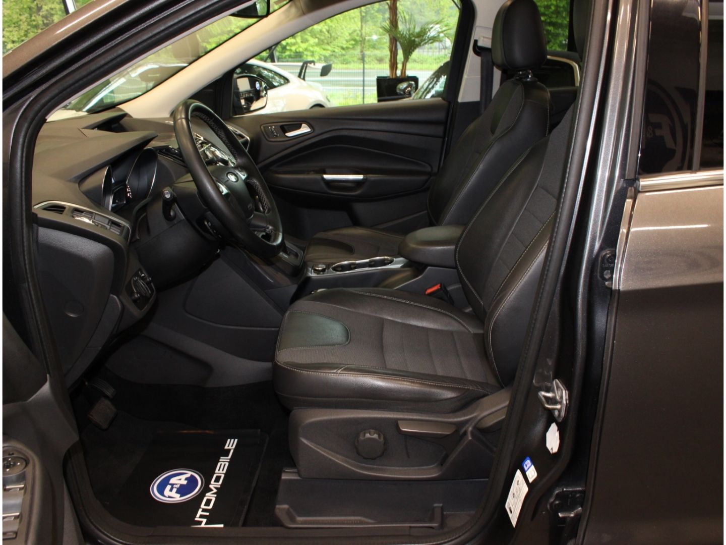 Fahrzeugabbildung Ford Kuga Individual 2.0 TDCi *AHK*Pano*Klima*