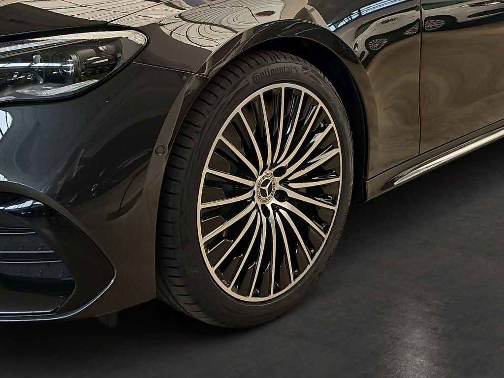 Fahrzeugabbildung Mercedes-Benz E 200 Limousine +AMG+AHK+BURMESTER+DIGITAL+20''-
