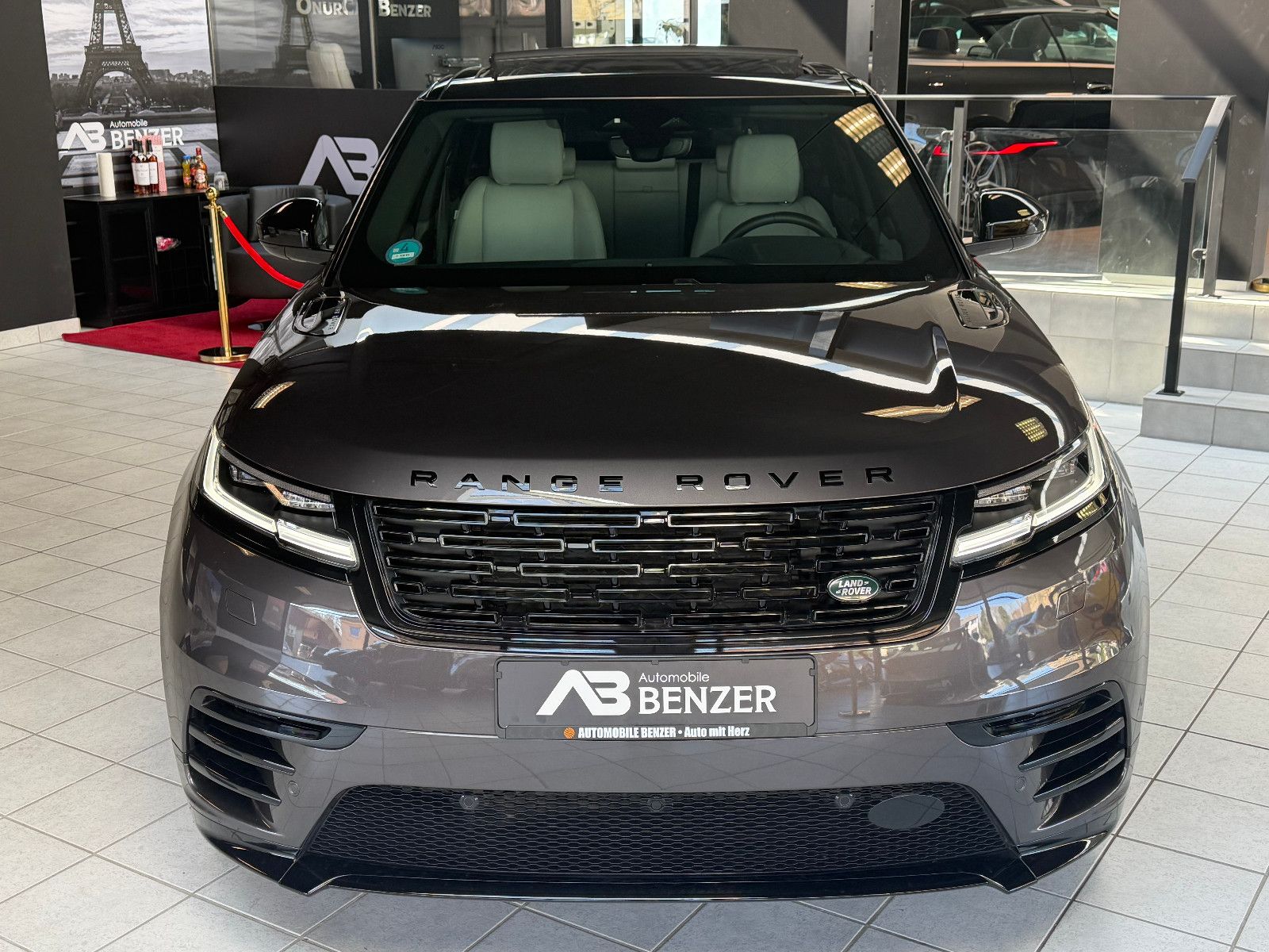 Fahrzeugabbildung Land Rover Range Rover Velar D300/R-DYNAMIC/MERIDIAN/PANO