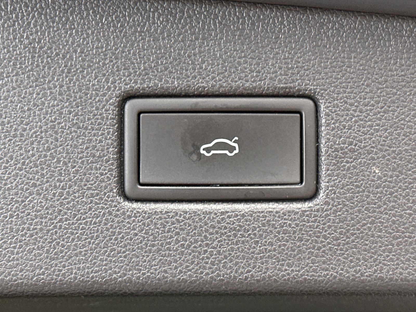Fahrzeugabbildung Volkswagen Tiguan 1.5 TSI DSG R-Line NAV+MATRIX+ACC+360°CAM