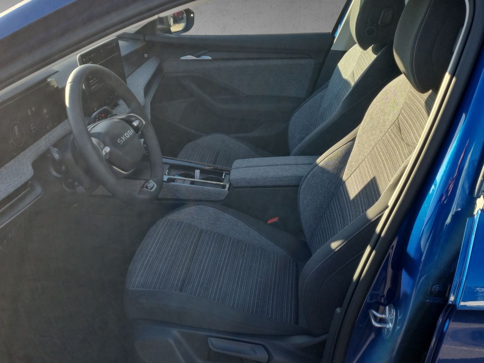Fahrzeugabbildung SKODA Superb Combi Selection 2,0 TDI 110KW/150PS AHK