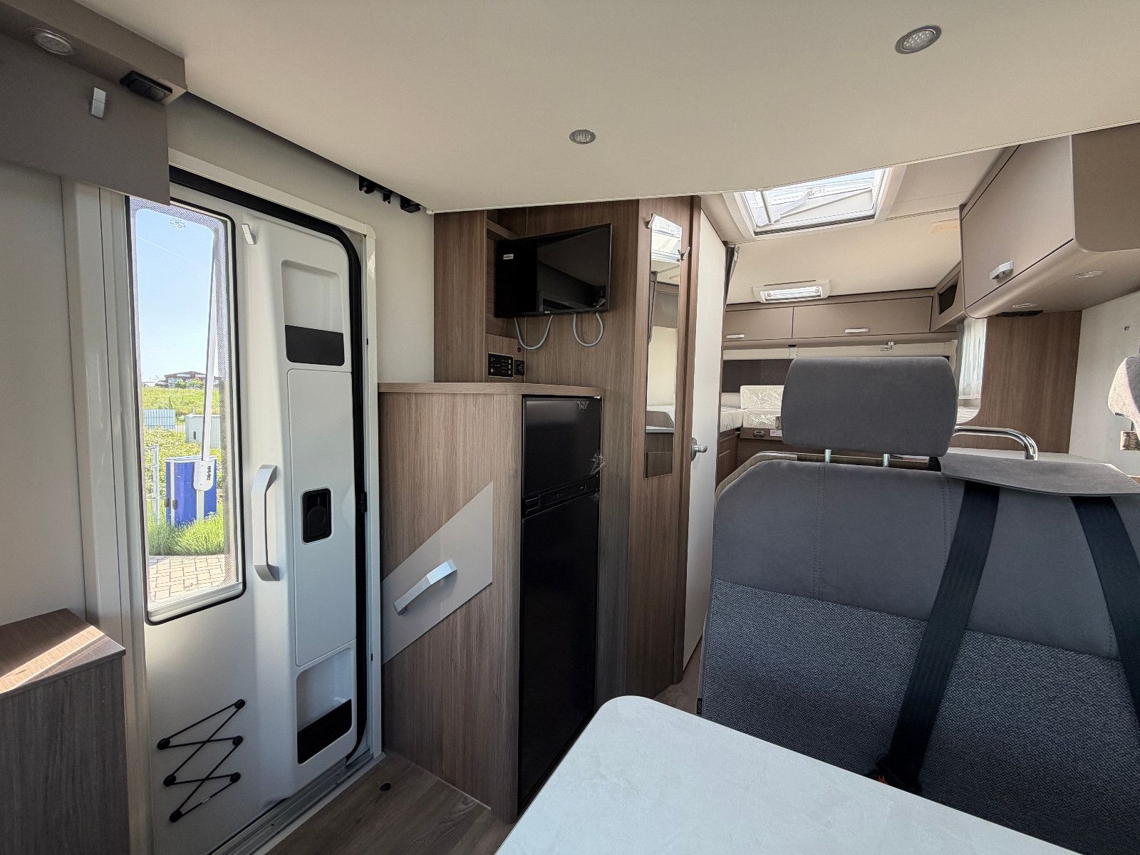 Fahrzeugabbildung Carado T338 Edition 26  - Sie paren über 12.000€