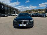 Mercedes-Benz E 200 Avantgarde 9G-Tronic Burmester Widescreen  - Mercedes-Benz E 200 mit Benzin-Antrieb: Schwarz, Limousine