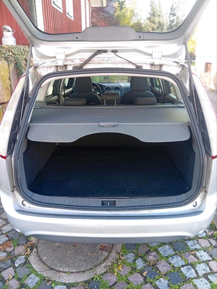 Ford Focus 2010 — photo 13