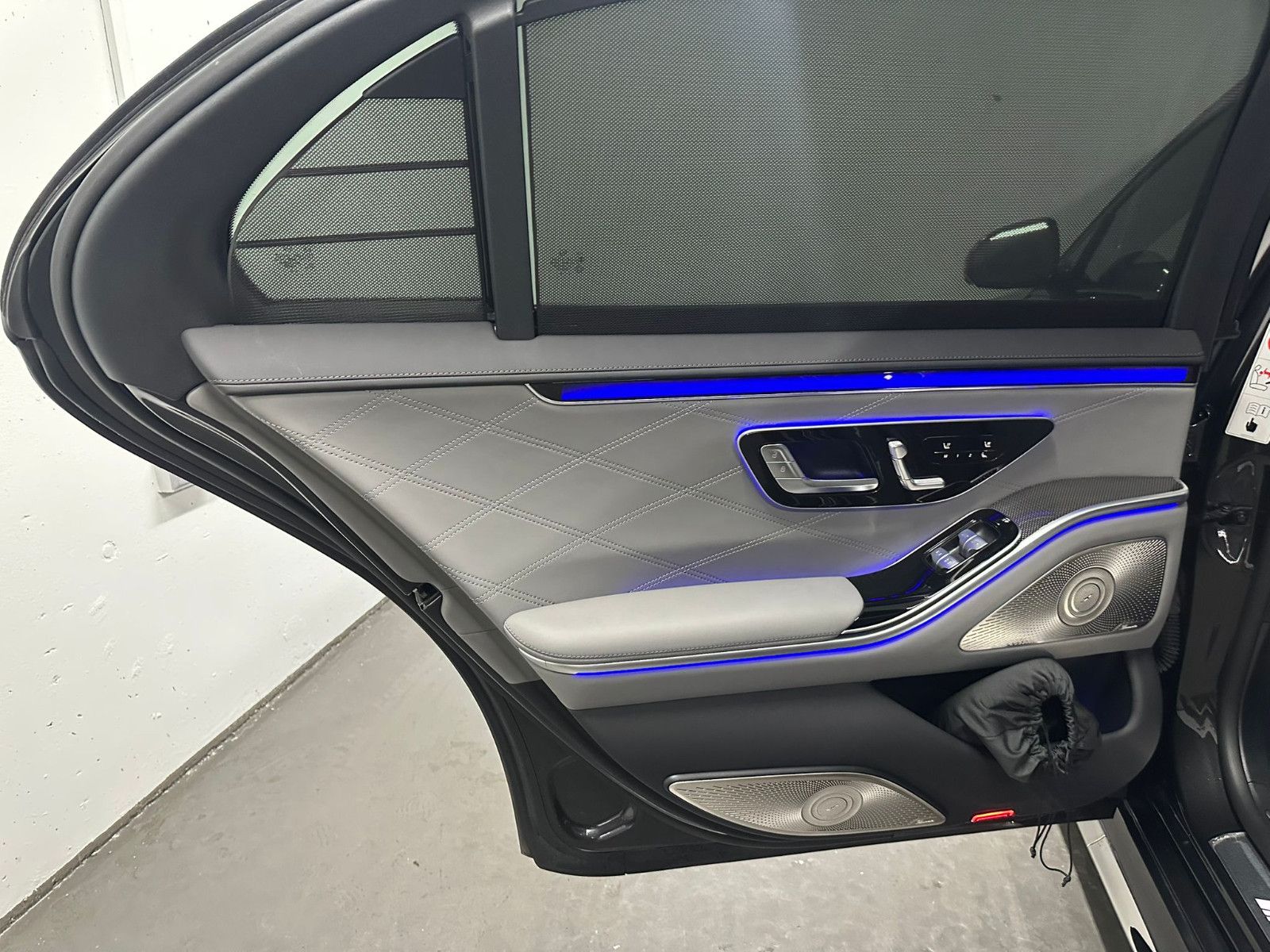 Fahrzeugabbildung Mercedes-Benz S 63 E Performance L *KERAMIK*TV*PANO*