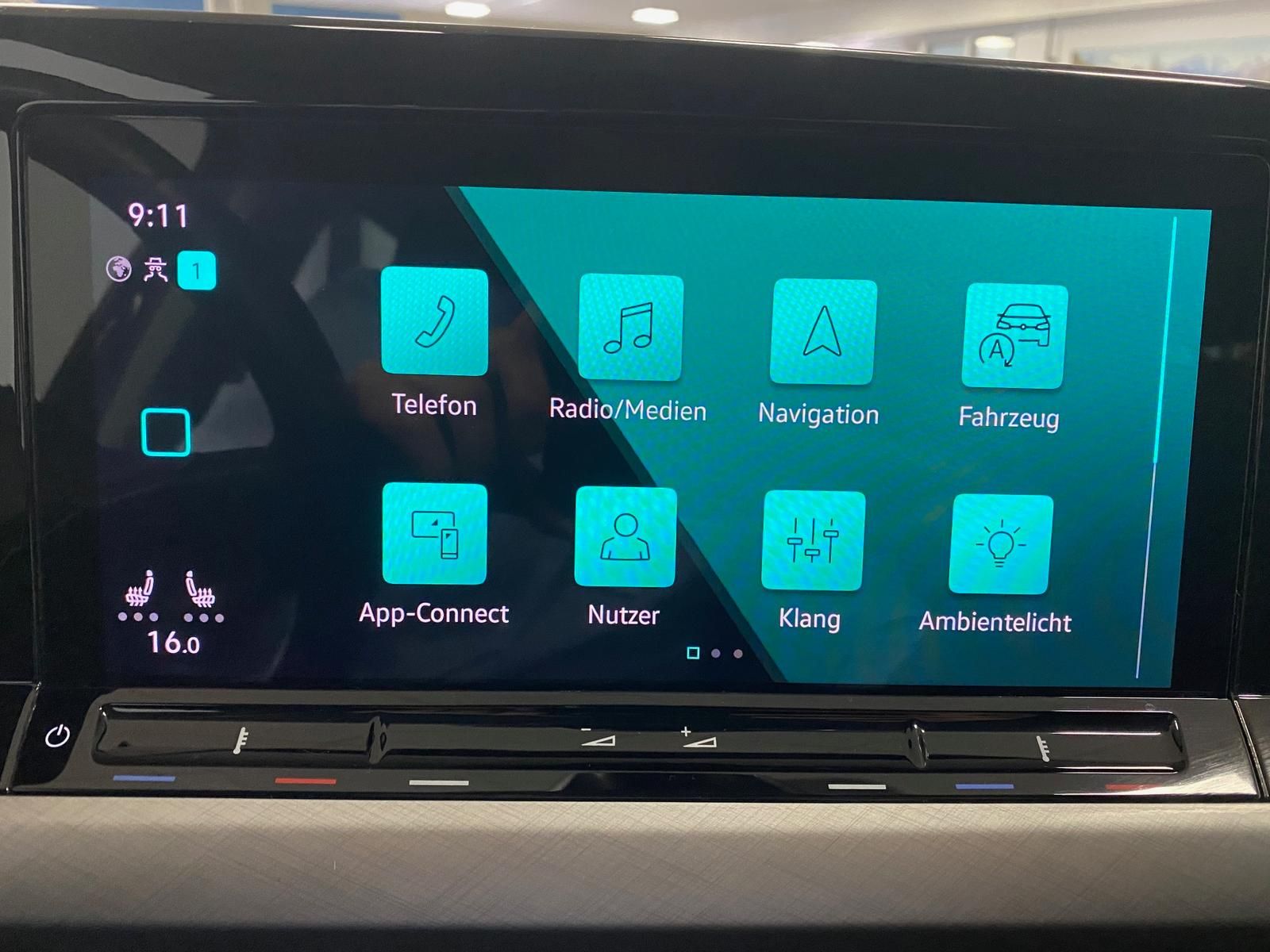 Fahrzeugabbildung Volkswagen Golf Variant 1.5 TSI APP+KLIMA+ACC+RFK+AHK+NAVI+