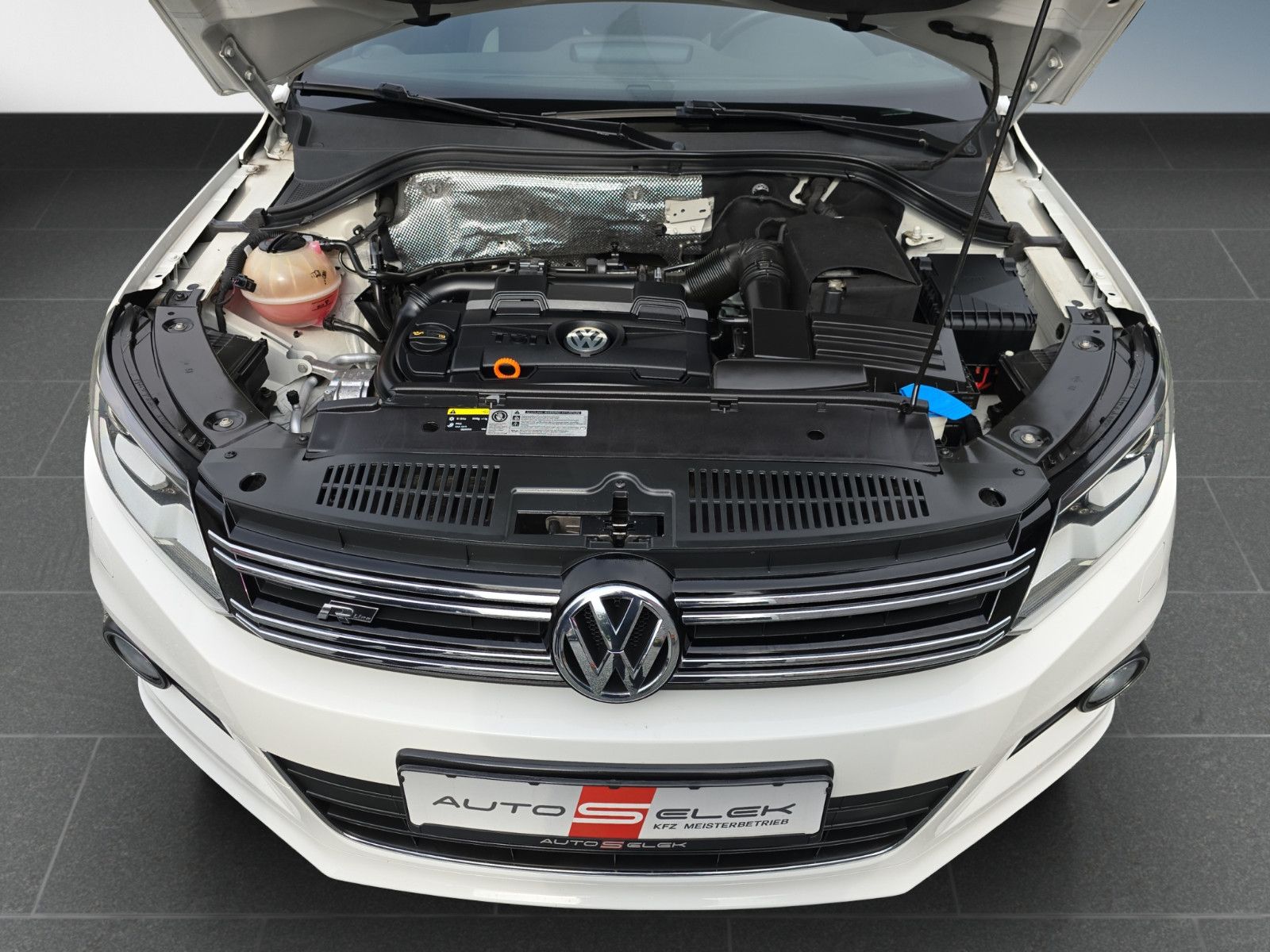 Fahrzeugabbildung Volkswagen Tiguan R-Line+KAMERA+NAVI+TÜV+INSPEKTION NEU ''