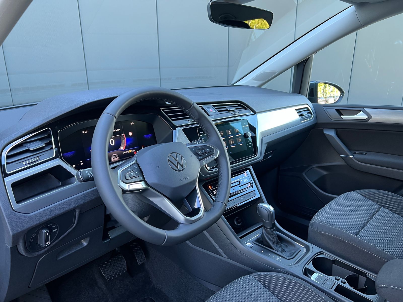 Fahrzeugabbildung Volkswagen Touran Comfortline 1.5 TSI DSG *7-Sitzer, Easy-O