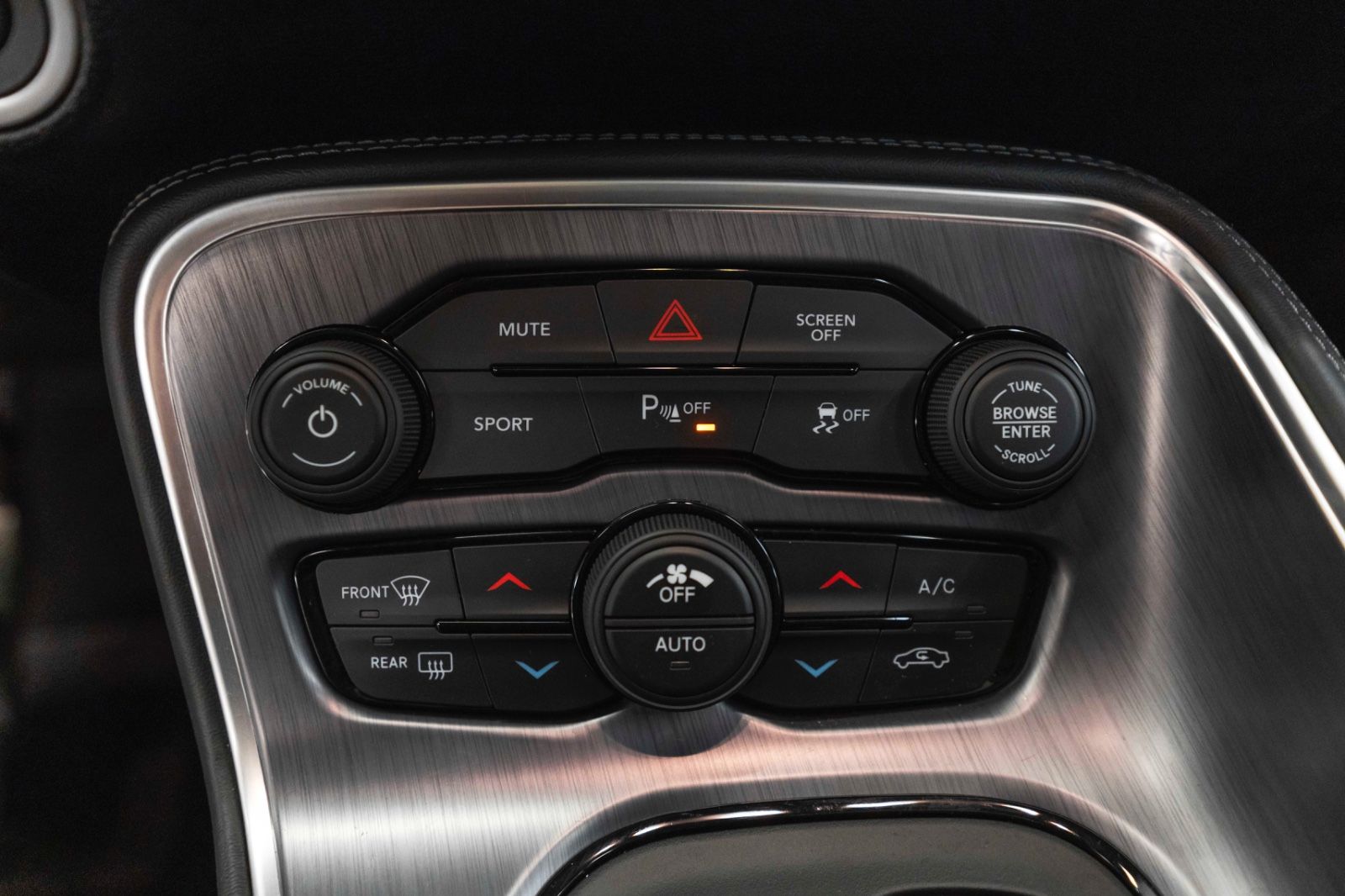 Fahrzeugabbildung Dodge Challenger 3,6L SXT ALPINE KAM CARPLAY M+S