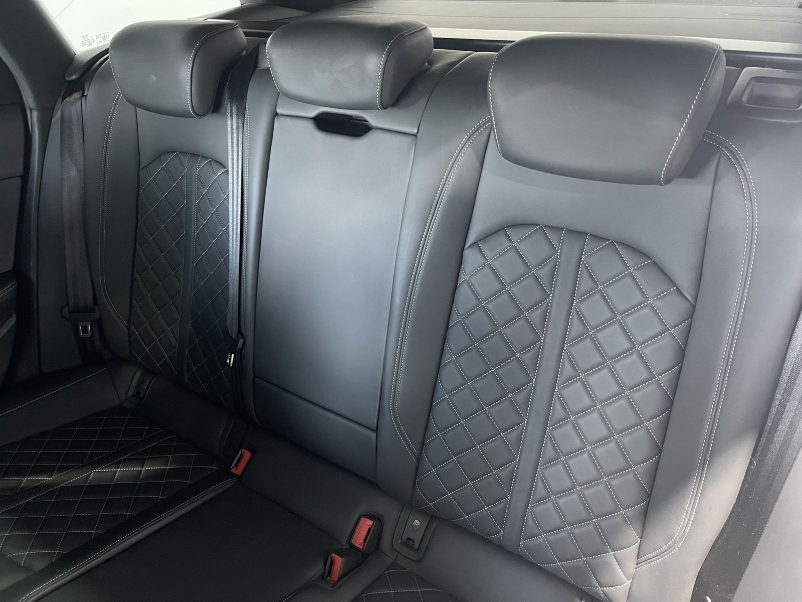 Fahrzeugabbildung Audi A4 35 TDI*S-Line*Leder*STHZ*Pano*Bang&Olufsen*