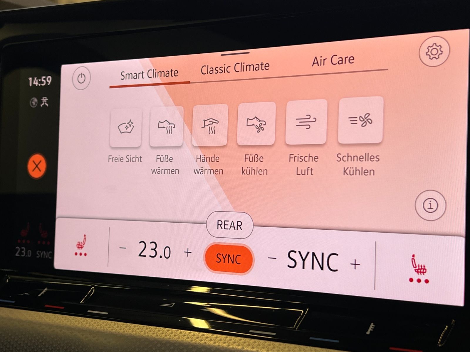 Fahrzeugabbildung Volkswagen Golf VIII MOVE 1.5 eTSI DSG *AHK, LED, App-Connn
