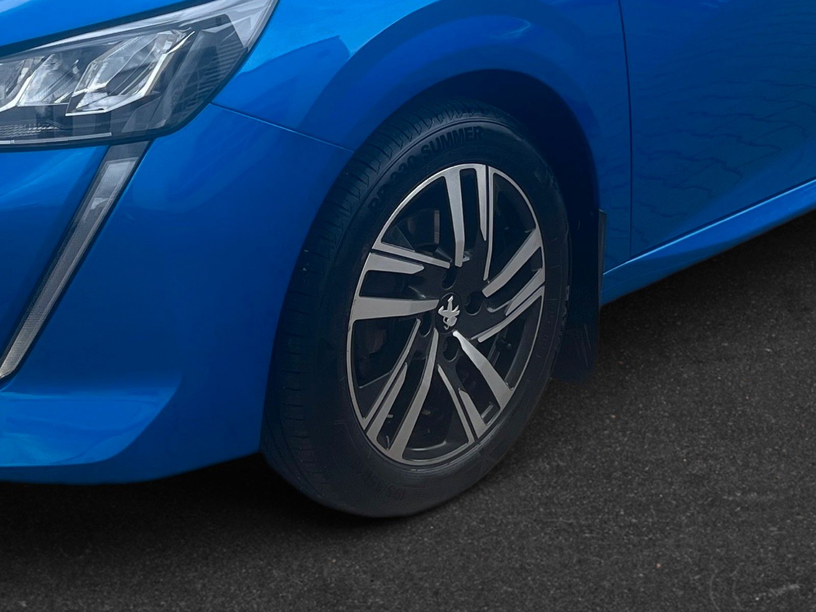 Peugeot 208 PureTech 100 EAT8 Allure – Bild 7
