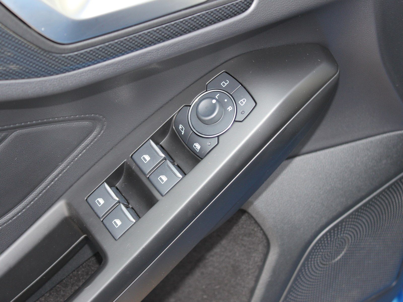 Fahrzeugabbildung Ford Focus ST-Line X 1,0 EcoBoost Mild-Hybrid