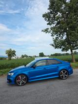 Audi RS3 Limousine Arablau 2.5 TFSI S tronic quattro - blaue Audi RS3