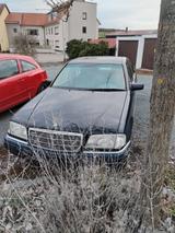 Mercedes-Benz 190 - blaue Mercedes-Benz 190