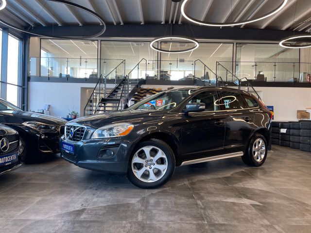 Volvo XC60 Momentum AWD *BI-XENON*PANO*NAVI*PDC*AHK*