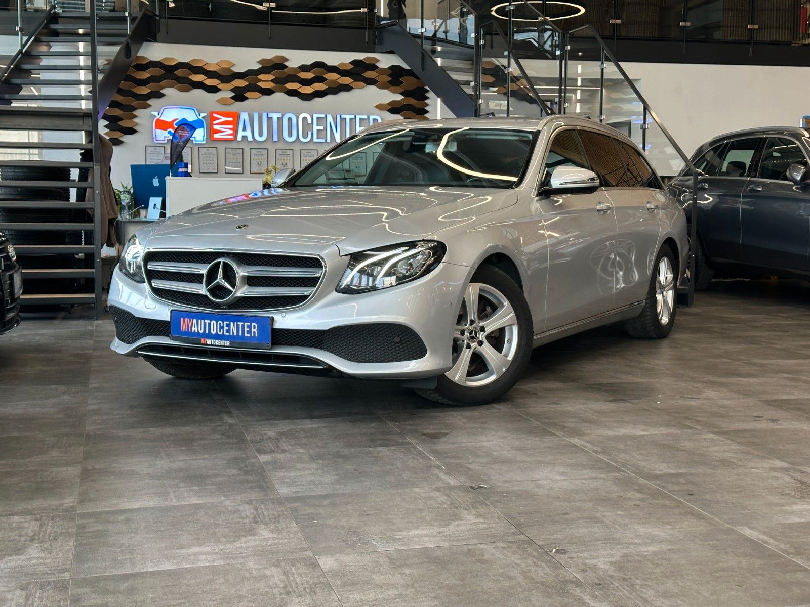 Mercedes-Benz E 220 *AVANTGARDE*ACC*TotWinkel*SpurHT*2-ZONEN*