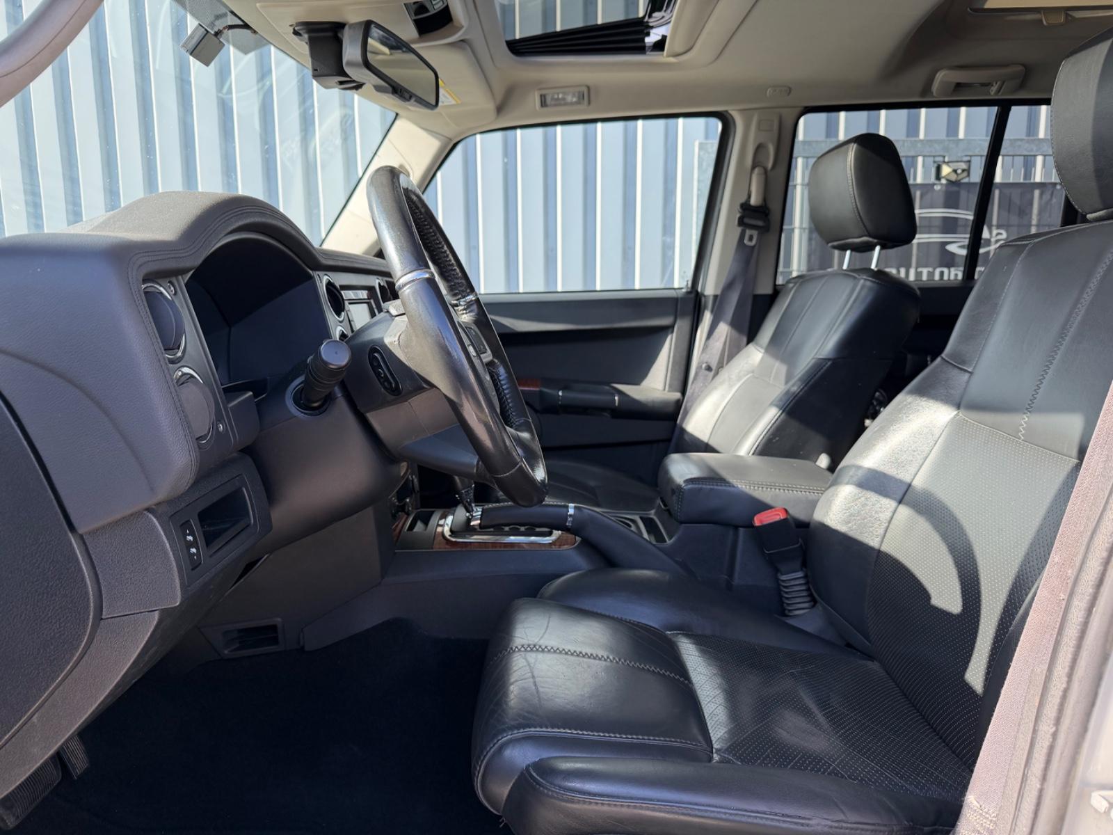 Jeep Commander 3.0 CRD V6 218 ch – 4x4 – 7 places – BVA – Toit panoramique – 186 000 km
