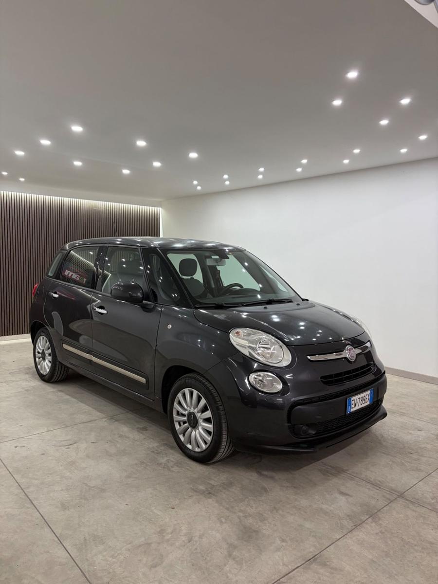 Fiat 500L 2014 — interior