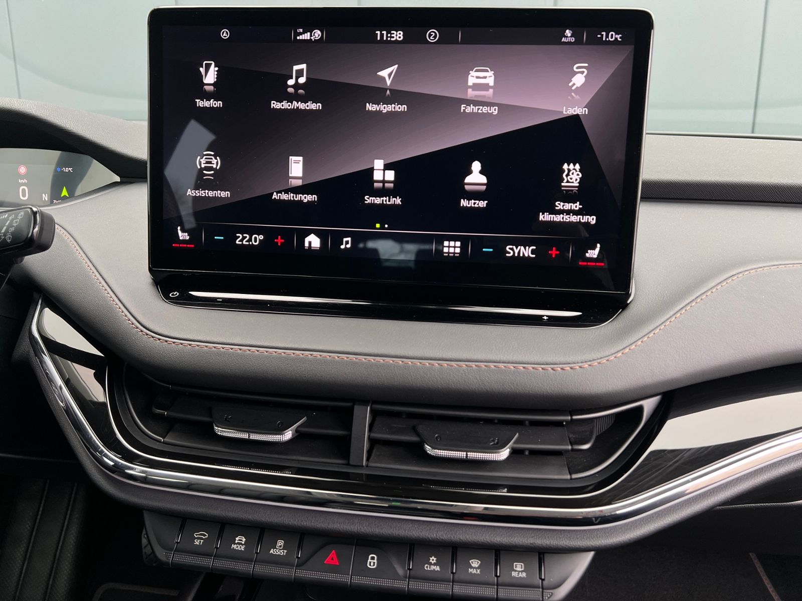 Fahrzeugabbildung SKODA Enyaq iV 80 Suite *AHK, Wärmepumpe, DCC, LED*