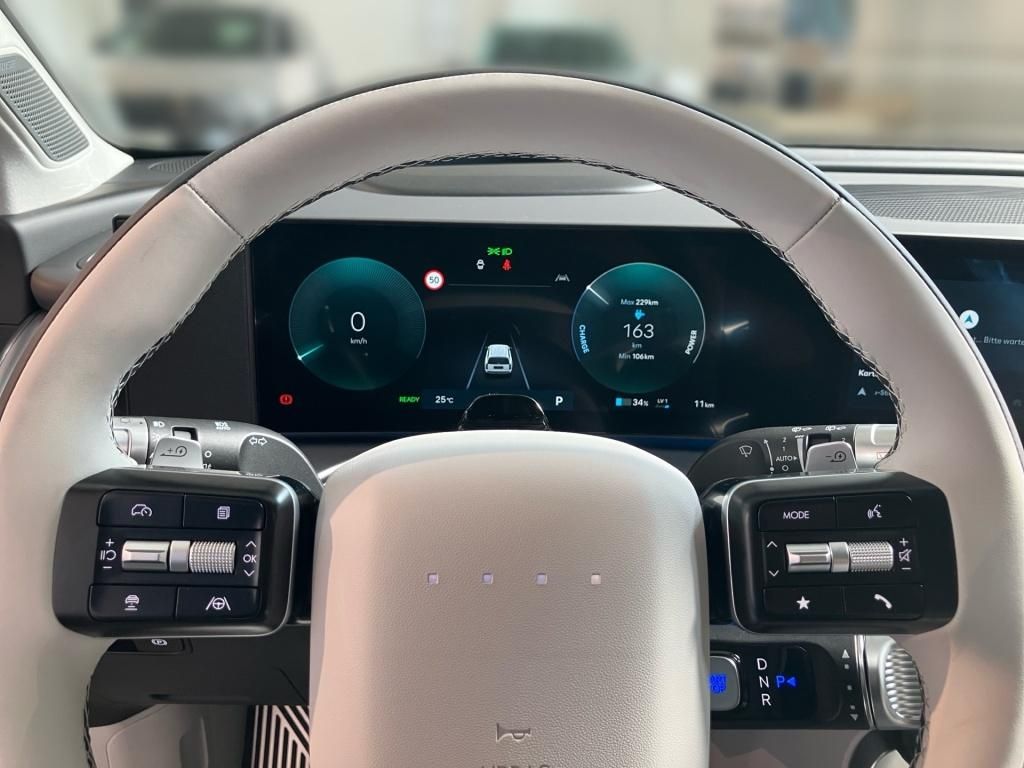 Fahrzeugabbildung Hyundai IONIQ 9 (6-Sitzer) 4WD 110kWh Uniq Pano HUD PDC