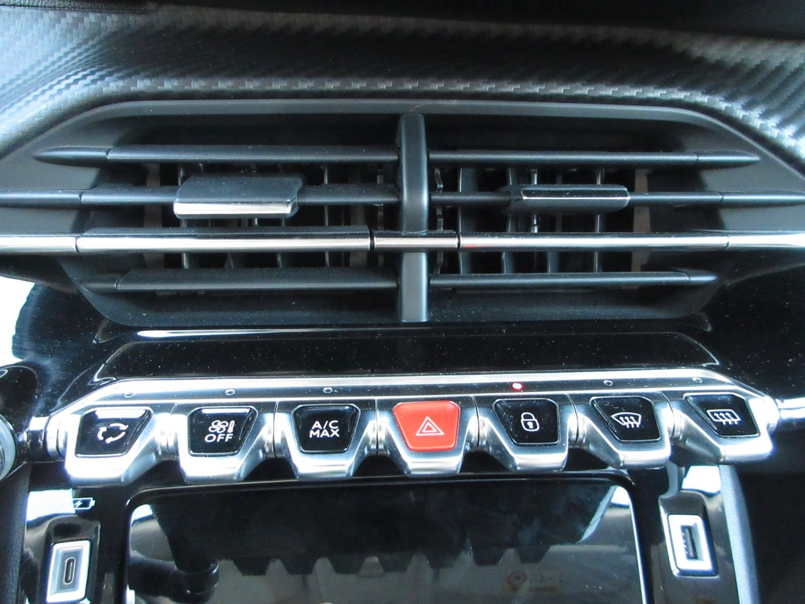 Fahrzeugabbildung Peugeot 2008 Allure 1.2T LED/NAVI/PDC/R´CAM/ALU
