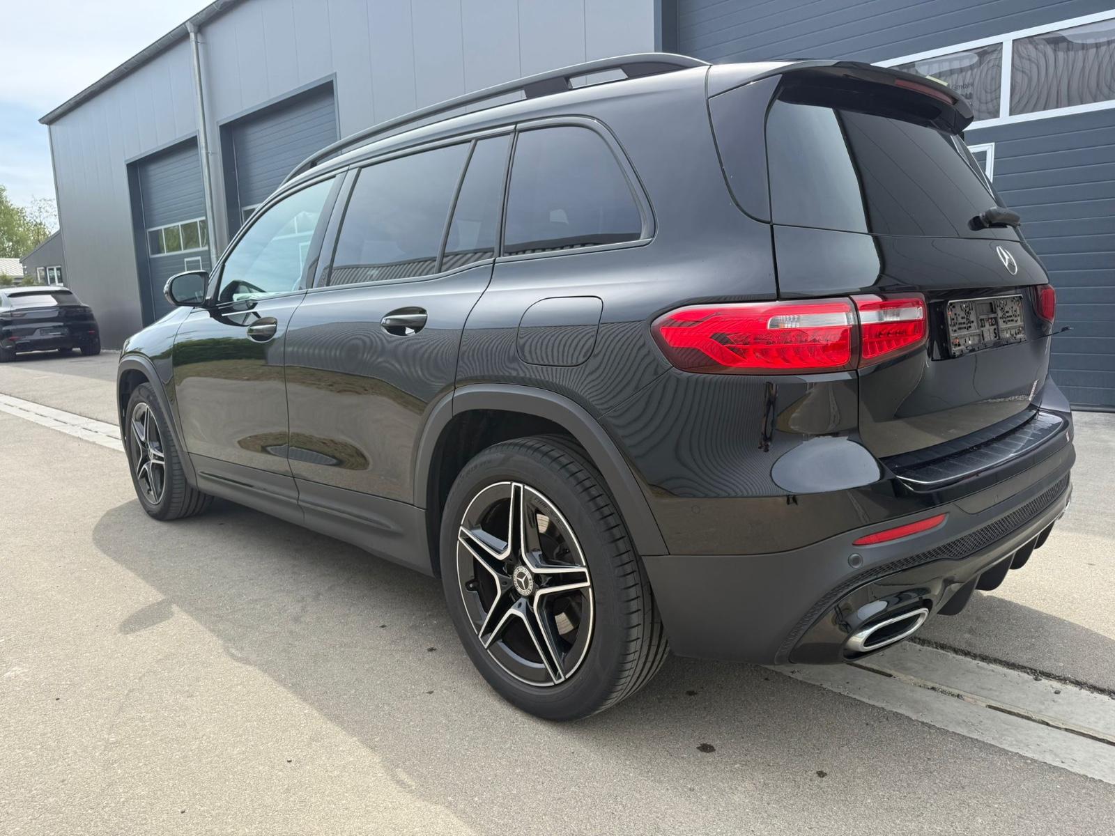 Mercedes-Benz GLB 220