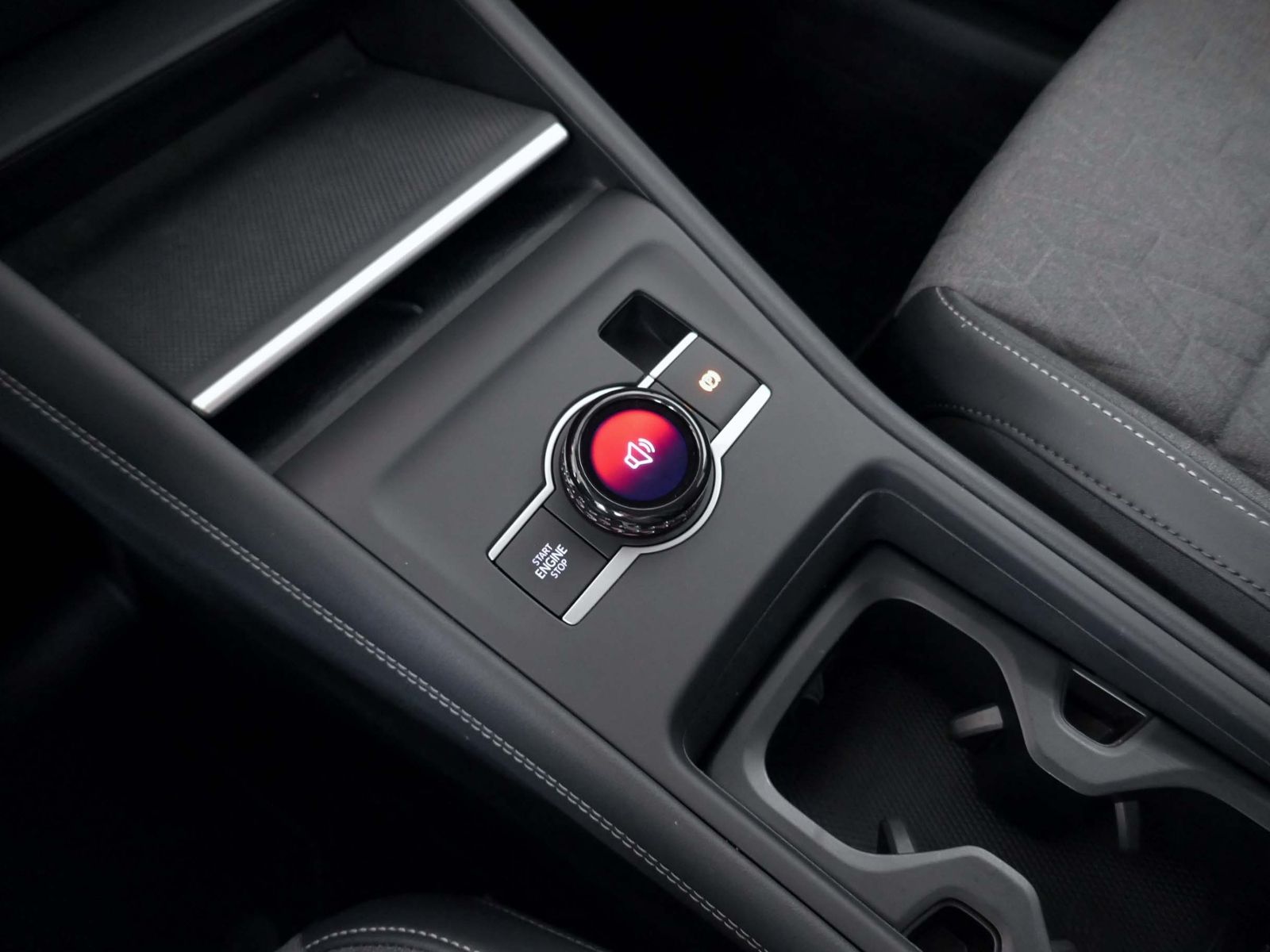 Fahrzeugabbildung Volkswagen Tiguan  Life 2.0 TDI DSG | LED AHK RFK ACC