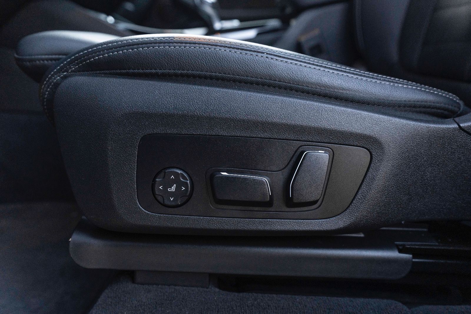 Fahrzeugabbildung BMW X3 xDrive30i HUD LED HIFI KAM NAV PANO SITZH