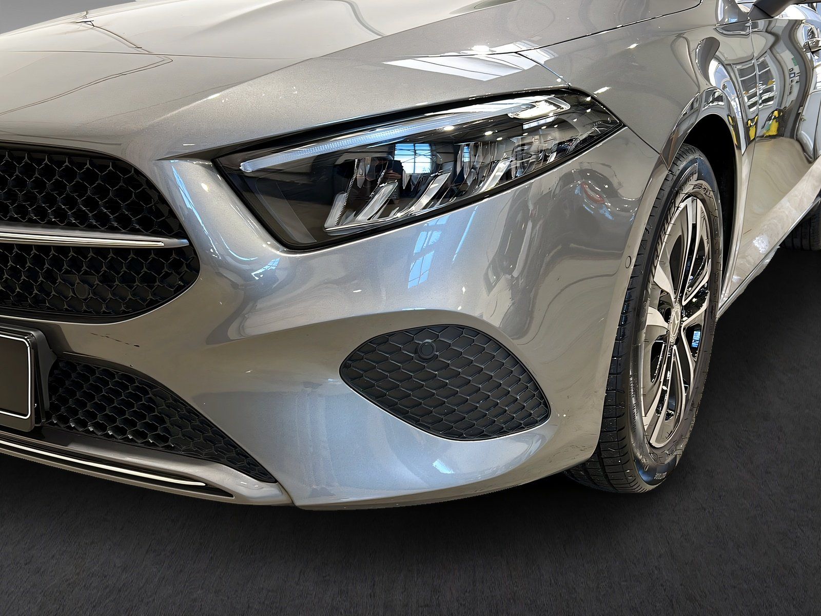 Mercedes-Benz A 180 PROGRESSIVE+LED+Rückfahrkamera+SHz+LrHz imagem 3