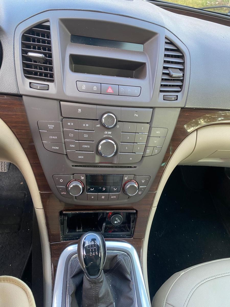 Opel Insignia 2010 — photo 10