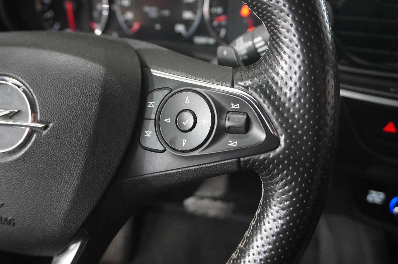 Fahrzeugabbildung Opel Insignia B GS 2.0D DYNAMIC NAVI/LED/KAMERA/AHK