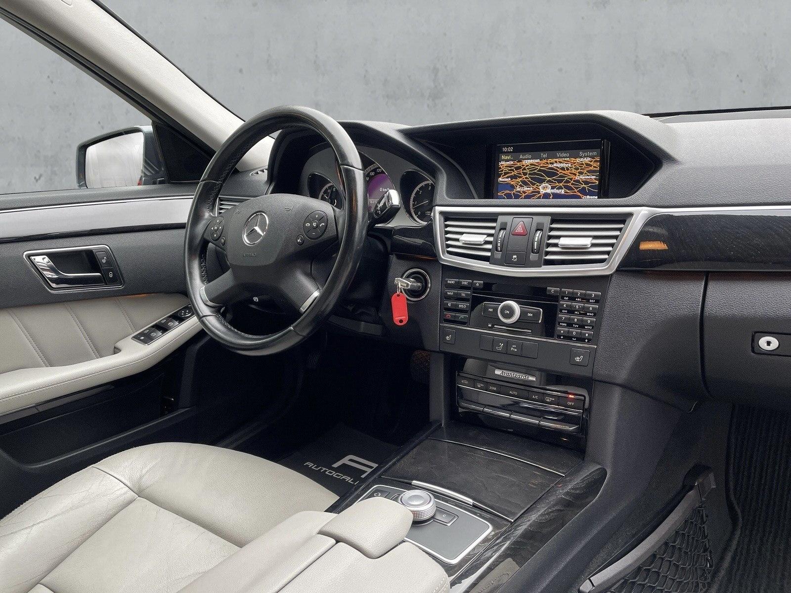 Mercedes-Benz E300 2010 — photo 12