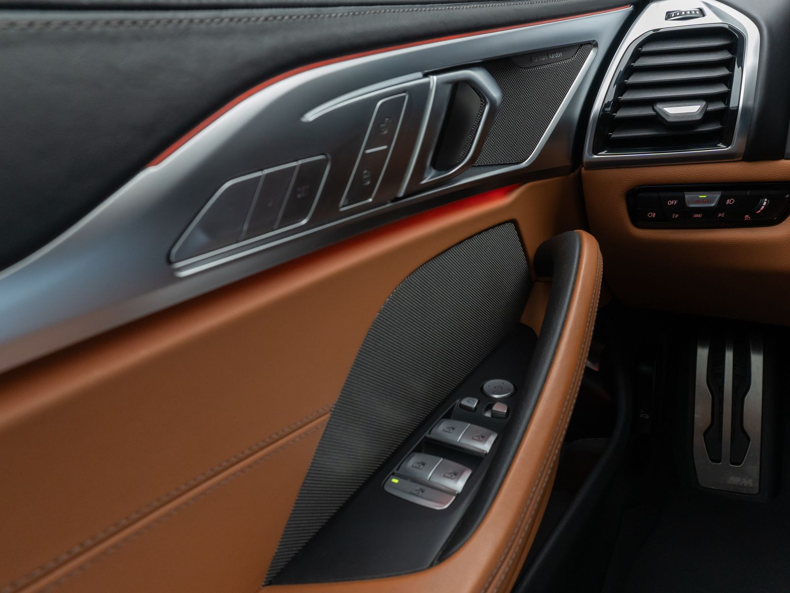 Fahrzeugabbildung BMW M850i xD GC Panorama 360°DAB H/K SoftCl 20Zoll